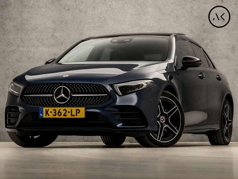 Blauw, metallic lak Gebruikt 2021 Mercedes A250 Business Hatchback | € 24.945 (Goede deal) - Afbeelding 1/4