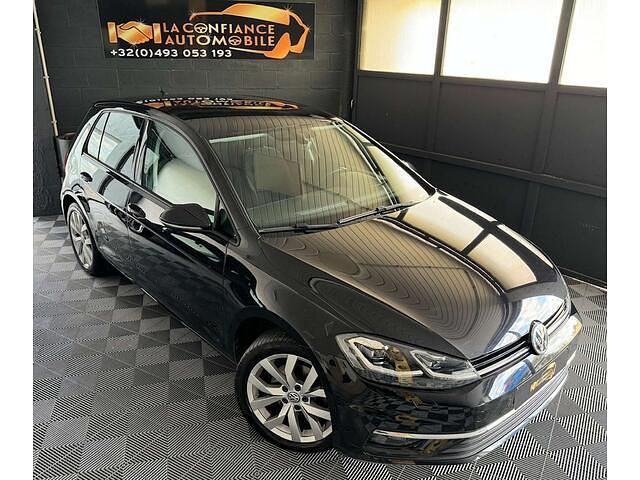 Zwart Gebruikt 2017 VW Golf Sedan | € 15.990 (Eerlijke prijs) - Afbeelding 1/4