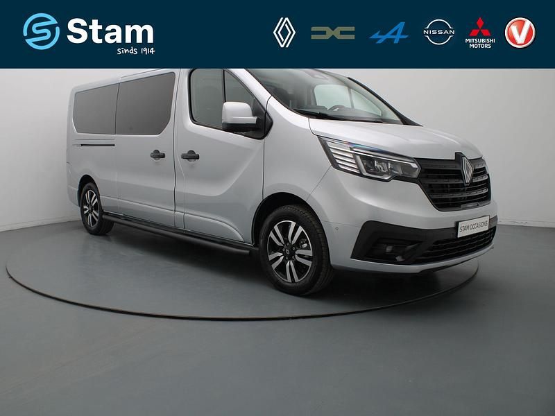 Zilver metallic Occasion 2024 Renault Trafic MPV | € 35.740 (Super prijs) - Afbeelding 1/4