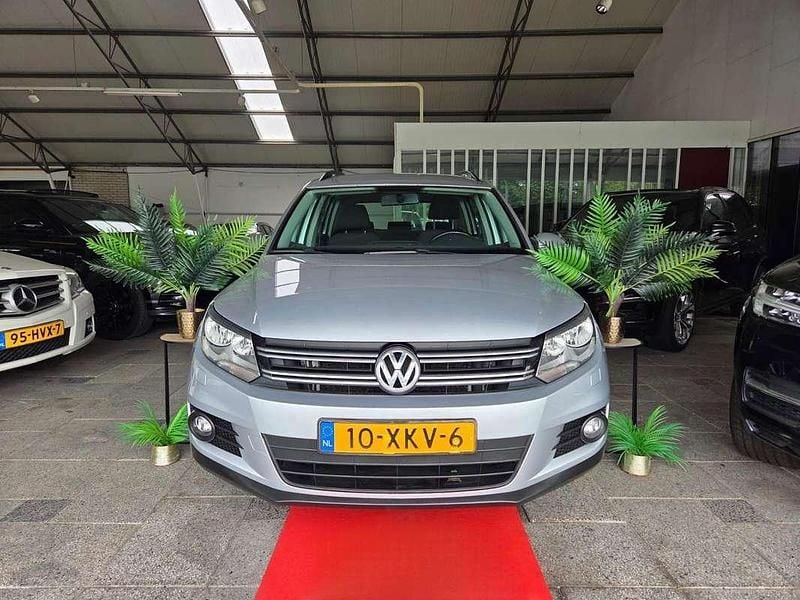 Grijs Gebruikt 2011 VW Tiguan Highline SUV | € 6.999 (Goede deal) - Afbeelding 1/3