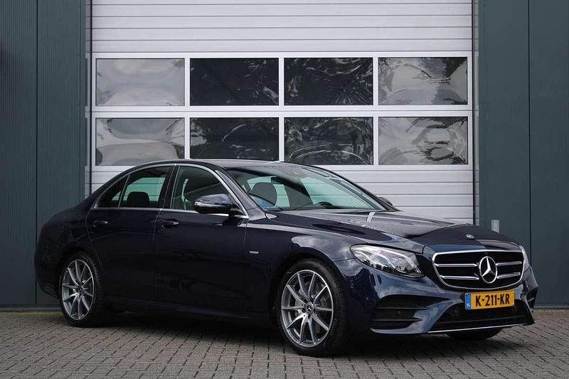 Blauw, metallic lak Gebruikt 2021 Mercedes E200 Business Sedan | € 33.950 - Afbeelding 1/4