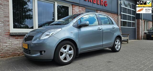 Grijs Gebruikt 2006 Toyota Yaris Luna Hatchback | € 4.450 (Eerlijke prijs) - Afbeelding 1/4