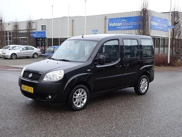 Zwart Occasion 2007 Fiat Doblò Family MPV | € 4.950 (Iets duurder) - Afbeelding 1/4