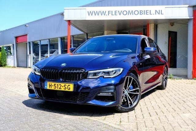 Blauw Gebruikt 2019 BMW 330 Executive Sedan | € 32.450 (Iets duurder) - Afbeelding 1/4