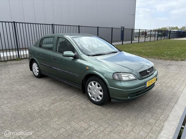 Groen Gebruikt 1998 Opel Astra Club Hatchback | € 1.450 (Eerlijke prijs) - Afbeelding 1/4
