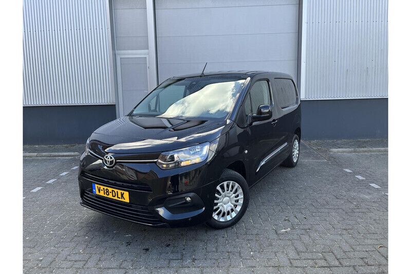 Zwart Gebruikt 2024 Toyota Proace City Van | € 27.202 (Goede deal) - Afbeelding 1/1