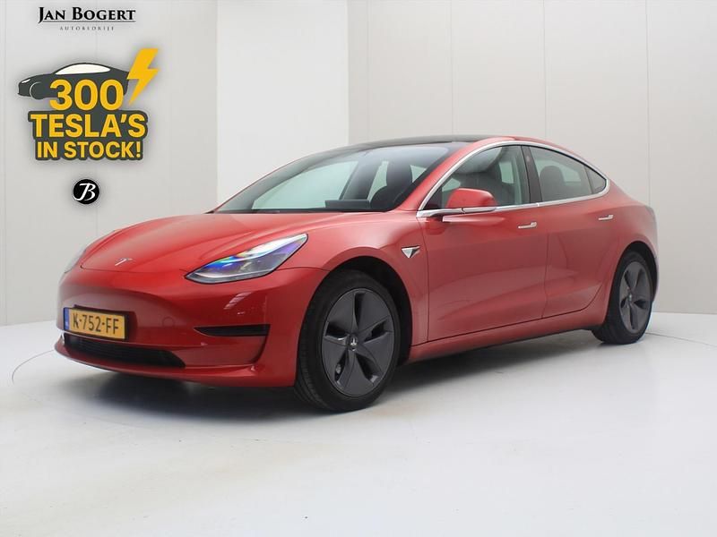 Rood (metallic) Occasion 2020 Tesla Model 3 Standard Range Sedan | € 16.900 (Goede deal) - Afbeelding 1/4