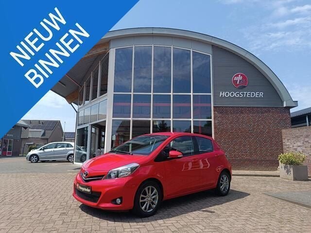 Rood Gebruikt 2014 Toyota Yaris Hatchback | € 7.950 (Eerlijke prijs) - Afbeelding 1/4