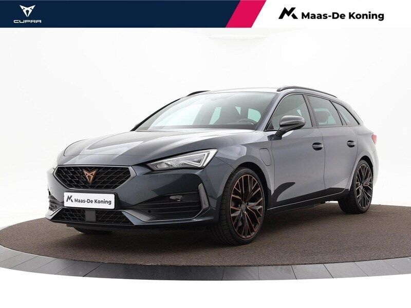 Grijs Gebruikt 2022 Cupra Leon VZ Stationwagen | € 27.940 (Eerlijke prijs) - Afbeelding 1/3