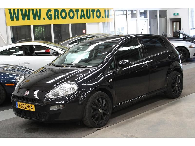 Zwart Gebruikt 2014 Fiat Punto Street Hatchback | € 3.944 (Goede deal) - Afbeelding 1/4