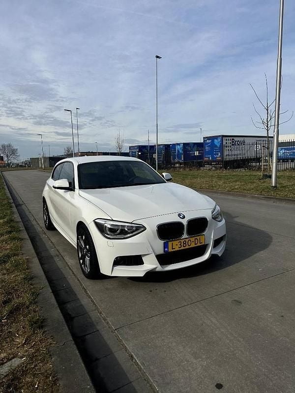 Wit Gebruikt 2014 BMW 116 M Sport Hatchback | € 10.899 (Eerlijke prijs) - Afbeelding 1/1