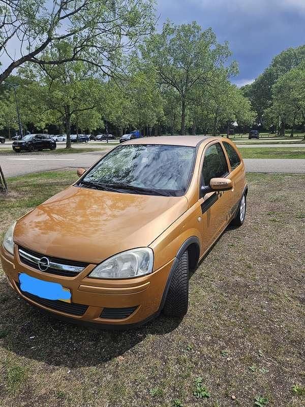 Oranje Gebruikt 2003 Opel Corsa Enjoy Hatchback | € 850 (Eerlijke prijs) - Afbeelding 1/4