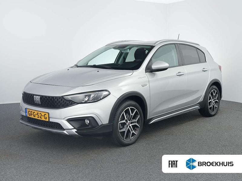 Grijs Occasion 2023 Fiat Tipo Cross Hatchback | € 19.900 (Eerlijke prijs) - Afbeelding 1/4