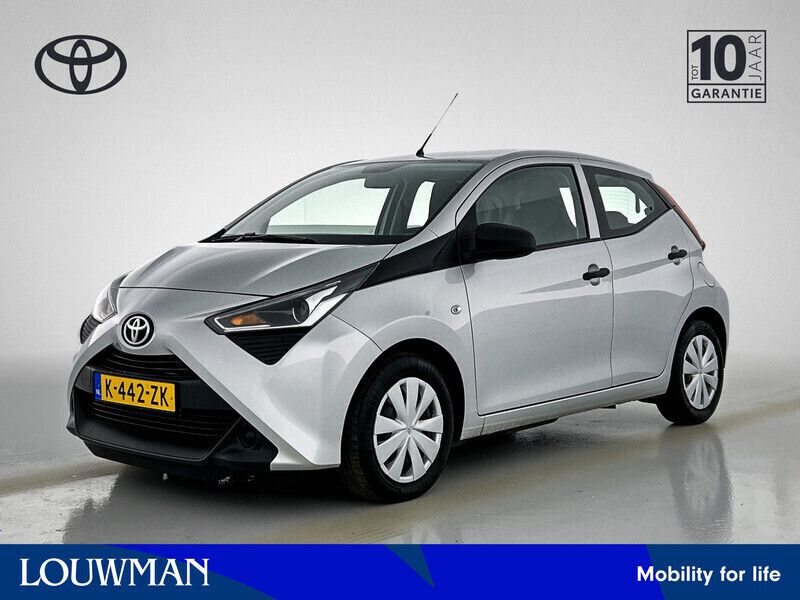 Grijs metallic Gebruikt 2021 Toyota Aygo Hatchback | € 11.900 (Eerlijke prijs) - Afbeelding 1/3
