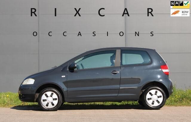 Zwart Gebruikt 2005 VW Fox Trendline Hatchback | € 1.940 (Iets duurder) - Afbeelding 1/4