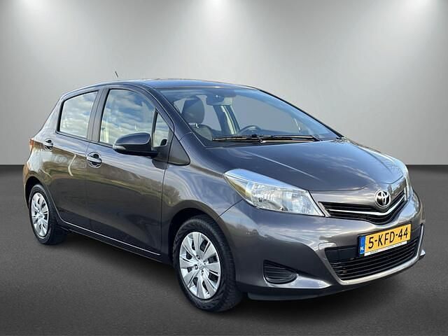 Grijs Gebruikt 2013 Toyota Yaris Hatchback | € 7.901 (Goede deal) - Afbeelding 1/3