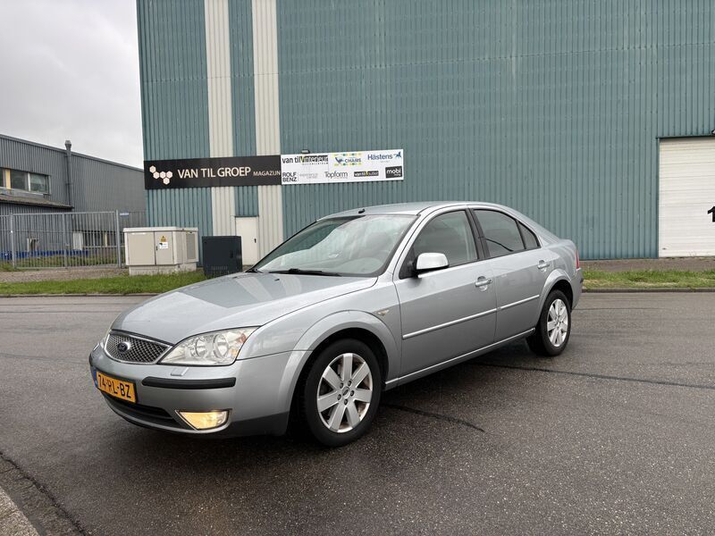 Grijs Gebruikt 2005 Ford Mondeo Futura Hatchback | € 1.499 (Super prijs) - Afbeelding 1/4