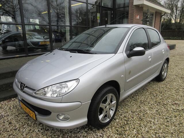 Occasion Peugeot 206 75 PK (55 kW) 2009 Grijs (metallic) Hatchback