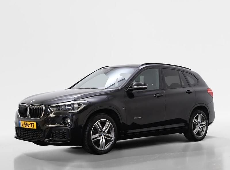 Zwart Gebruikt 2018 BMW X1 Executive SUV | € 24.845 - Afbeelding 1/4