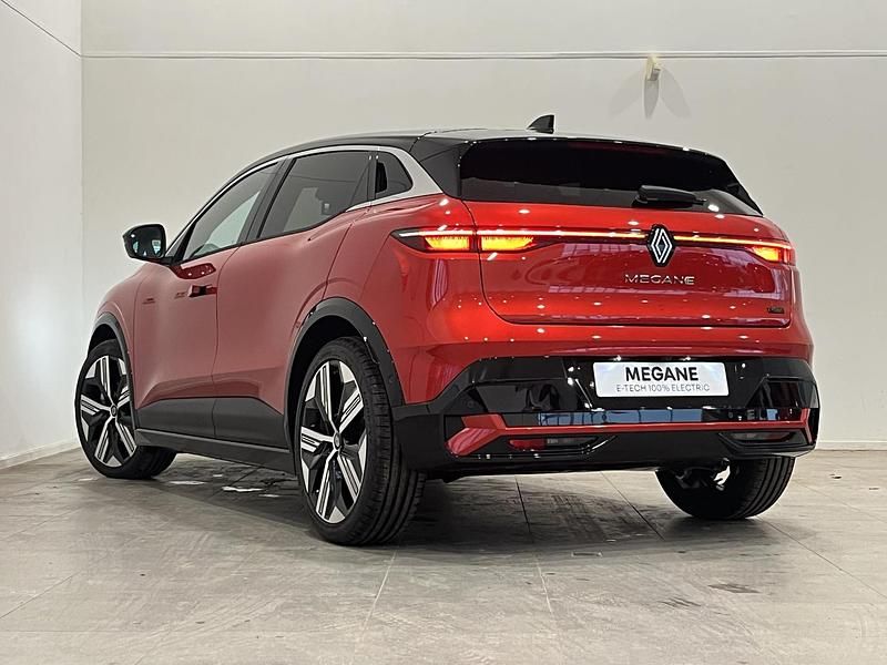 Nieuw Renault Megane E-Tech Iconic 160 kW (218 PK) 2025 Rouge flamme/noir etoile (xpa) Hatchback