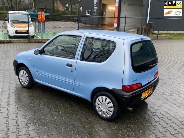 Blauw, metallic lak Gebruikt 2004 Fiat Seicento S Hatchback | € 599 (Super prijs) - Afbeelding 1/4