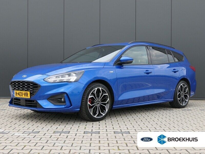 Blauw, metallic lak Gebruikt 2020 Ford Focus ST-Line Stationwagen | € 21.440 (Iets duurder) - Afbeelding 1/4