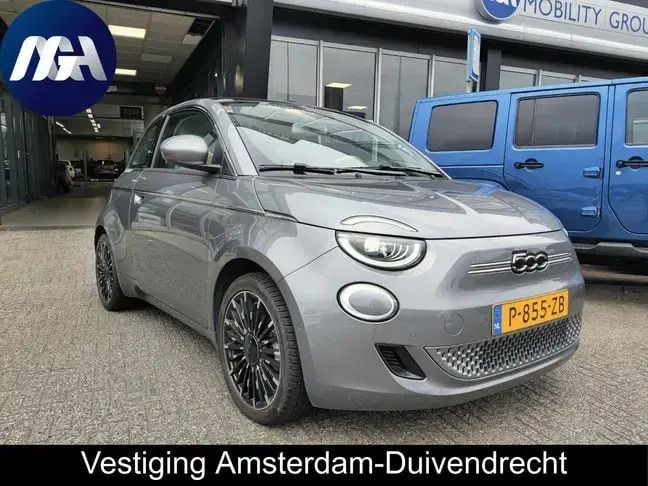 Grijs, metallic lak Occasion 2022 Fiat 500e La Prima Hatchback | € 29.950 - Afbeelding 1/4