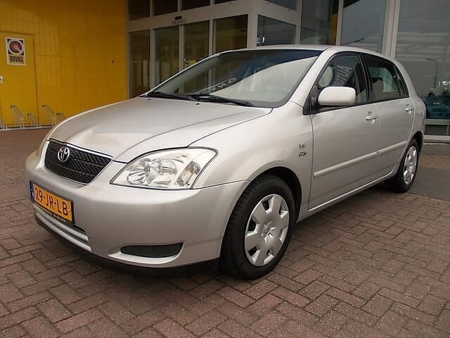 Grijs Gebruikt 2002 Toyota Corolla Hatchback | € 4.750 - Afbeelding 1/4