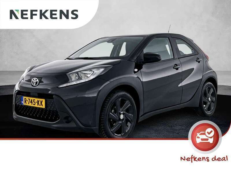 Zwart Gebruikt 2022 Toyota Aygo X-play Hatchback | € 17.900 (Goede deal) - Afbeelding 1/3