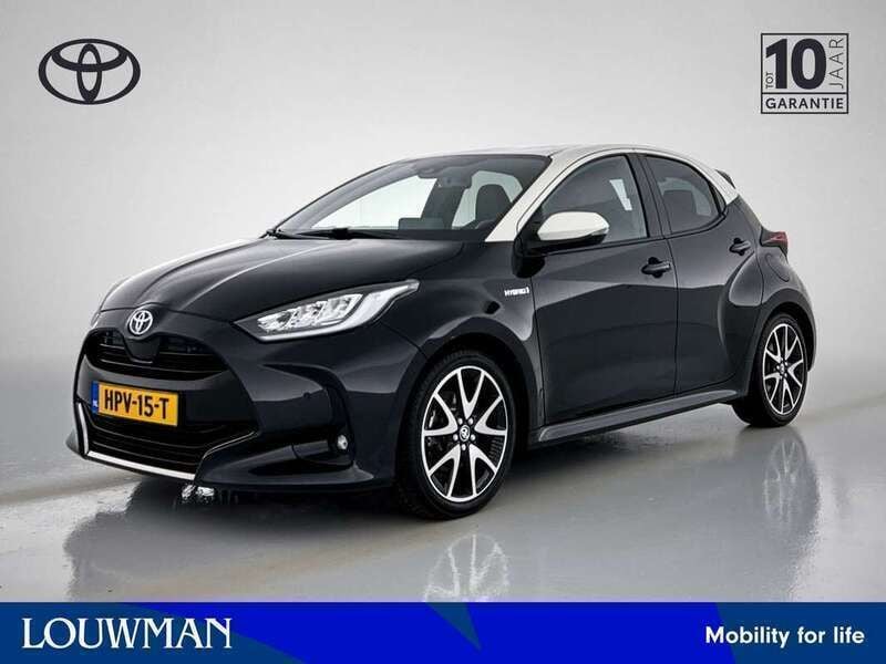 Zwart Gebruikt 2021 Toyota Yaris Hybrid Executive Hatchback | € 21.945 (Eerlijke prijs) - Afbeelding 1/3