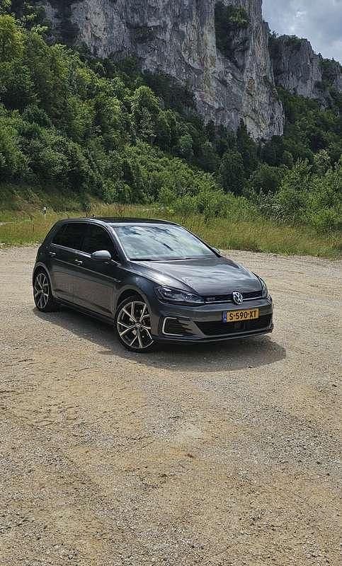 Grijs Gebruikt 2017 VW Golf VII GTE Stationwagen | € 18.000 (Eerlijke prijs) - Afbeelding 1/4