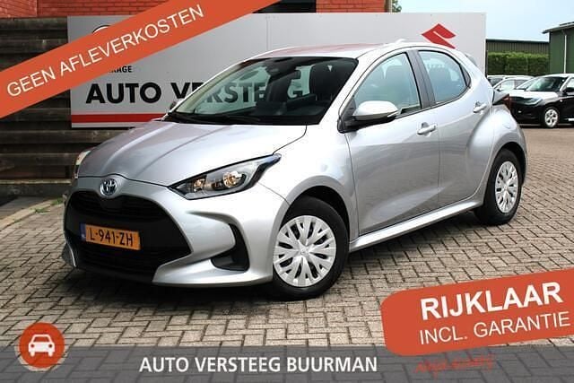 Grijs Gebruikt 2021 Toyota Yaris Active Hatchback | € 18.950 (Goede deal) - Afbeelding 1/4