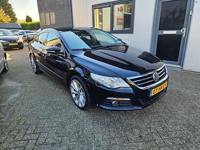 Zwart Gebruikt 2009 VW CC Sedan | € 4.950 (Goede deal) - Afbeelding 1/4