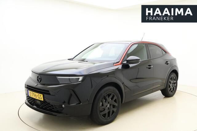 Zwart, metallic lak Gebruikt 2024 Opel Mokka-e SUV | € 24.950 (Eerlijke prijs) - Afbeelding 1/4