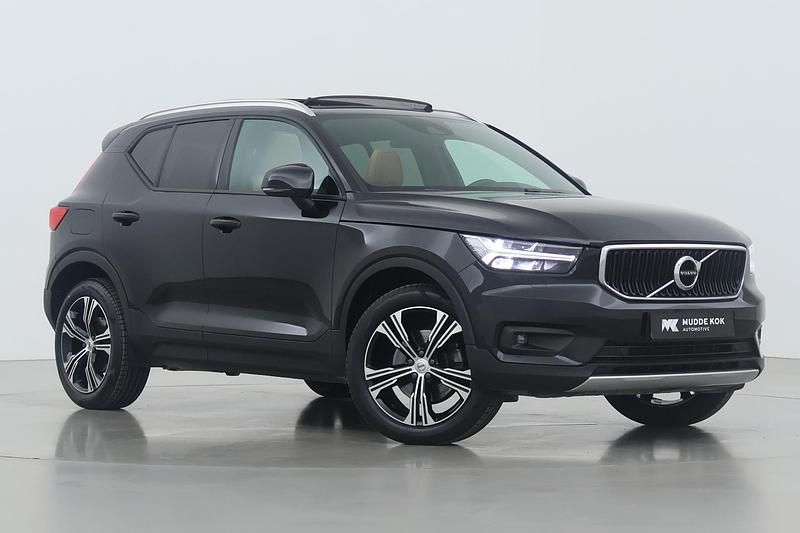 Zwart Gebruikt 2019 Volvo XC40 Momentum SUV | € 31.400 (Eerlijke prijs) - Afbeelding 1/1