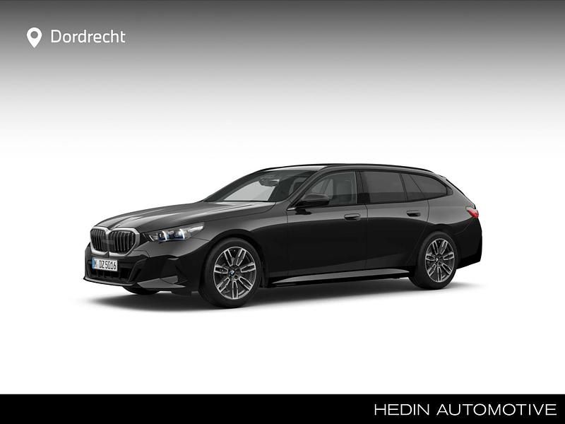 Zwart Gebruikt 2025 BMW 520 M Sport Stationwagen | € 61.895 (Eerlijke prijs) - Afbeelding 1/4
