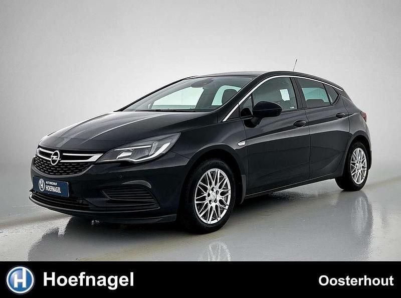Zwart Gebruikt 2018 Opel Astra Innovation Hatchback | € 15.450 (Eerlijke prijs) - Afbeelding 1/3