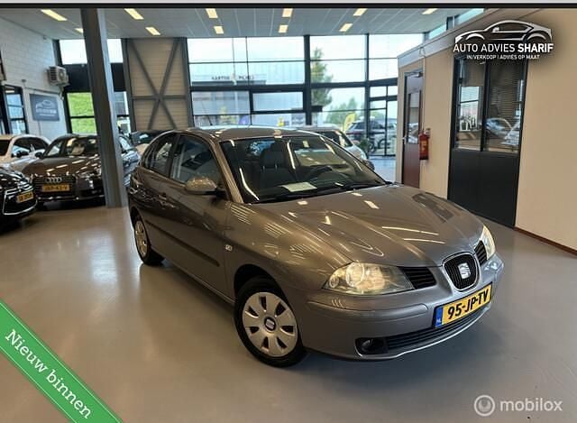 Grijs Gebruikt 2002 Seat Ibiza Sport Hatchback | € 1.495 (Eerlijke prijs) - Afbeelding 1/4