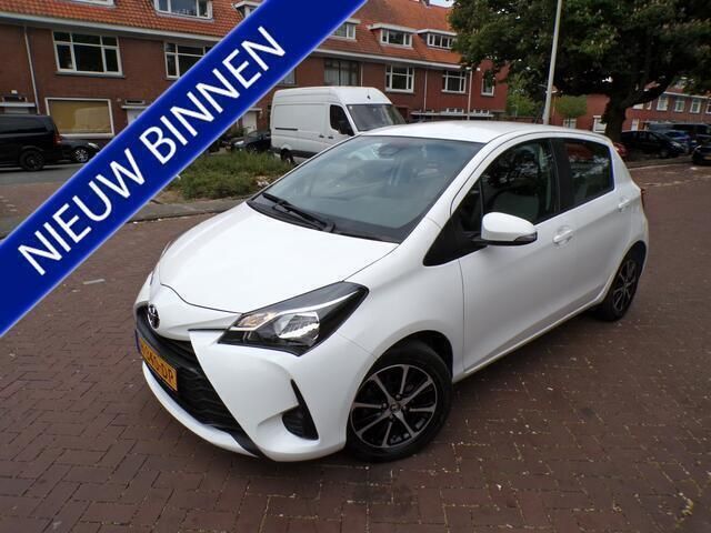 Wit Gebruikt 2020 Toyota Yaris Connect Style Hatchback | € 14.944 (Eerlijke prijs) - Afbeelding 1/4