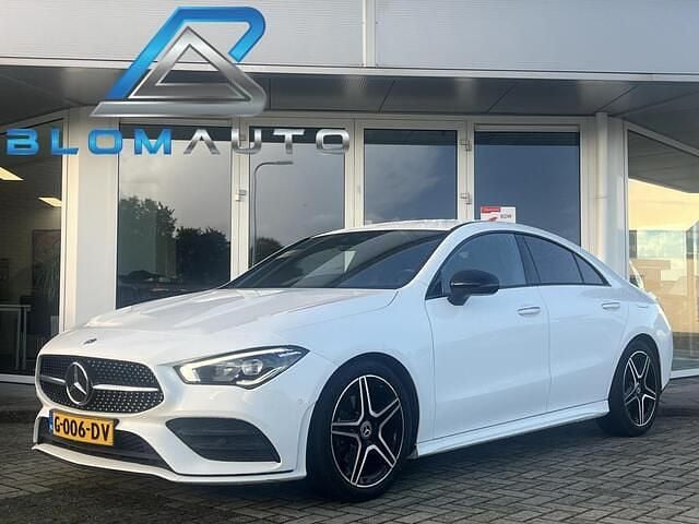 Wit Occasion 2019 Mercedes CLA180 AMG Sedan | € 23.440 (Eerlijke prijs) - Afbeelding 1/4
