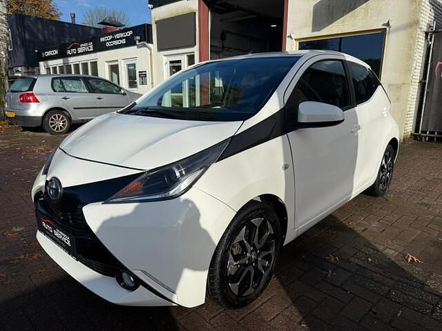 Occasion Toyota Aygo X-play 69 PK (50 kW) 2017 Wit Hatchback