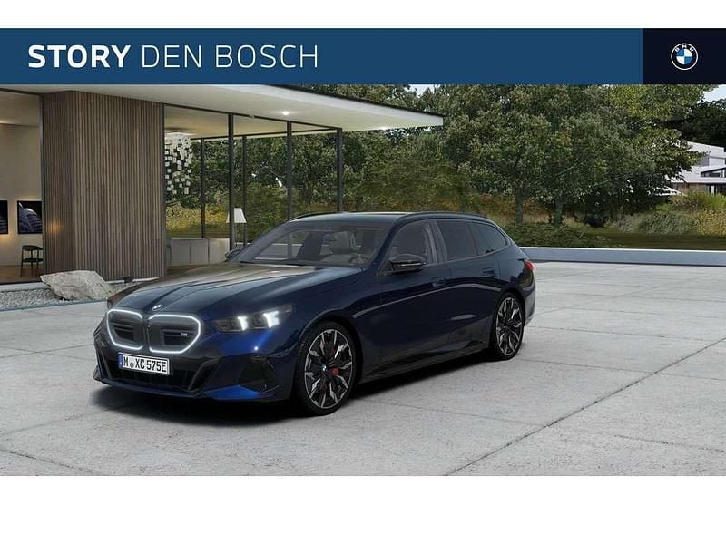 Blauw Nieuw 2025 BMW i5 Comfort Edition Stationwagen | € 130.813 - Afbeelding 1/4