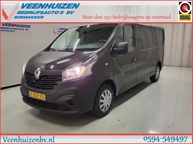 Zwart Gebruikt 2017 Renault Trafic Van | € 9.850 (Eerlijke prijs) - Afbeelding 1/4