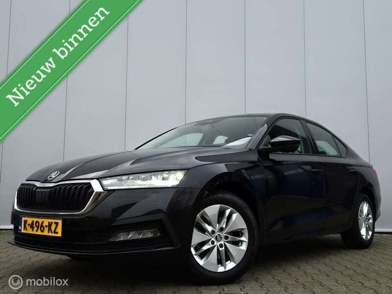 Zwart, metallic lak Gebruikt 2021 Skoda Octavia Hatchback | € 19.940 (Eerlijke prijs) - Afbeelding 1/4