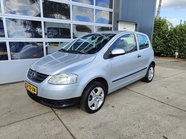 Grijs Gebruikt 2007 VW Fox Trendline Hatchback | € 3.250 (Duur) - Afbeelding 1/4