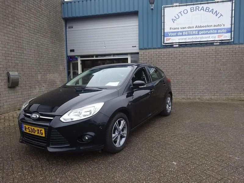 Zwart Gebruikt 2014 Ford Focus Hatchback | € 5.950 (Eerlijke prijs) - Afbeelding 1/4