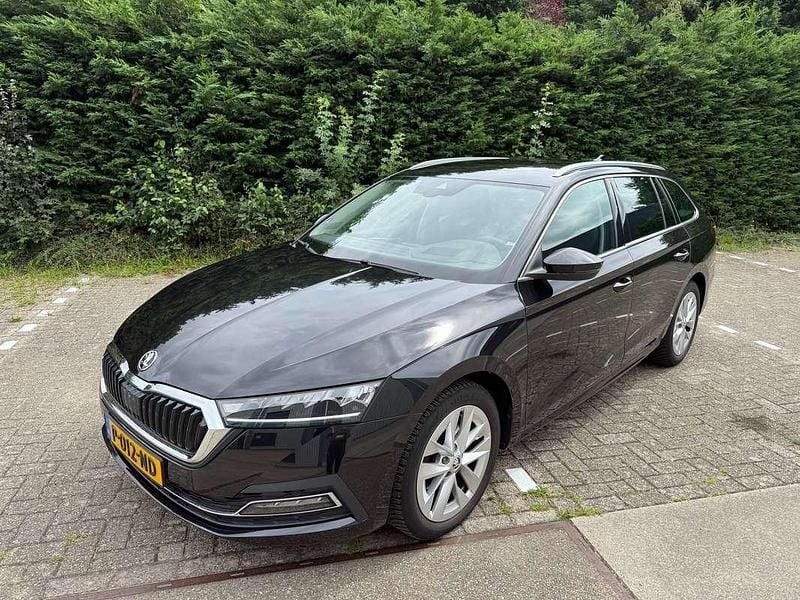 Zwart Gebruikt 2021 Skoda Octavia Stationwagen | € 21.495 (Eerlijke prijs) - Afbeelding 1/4