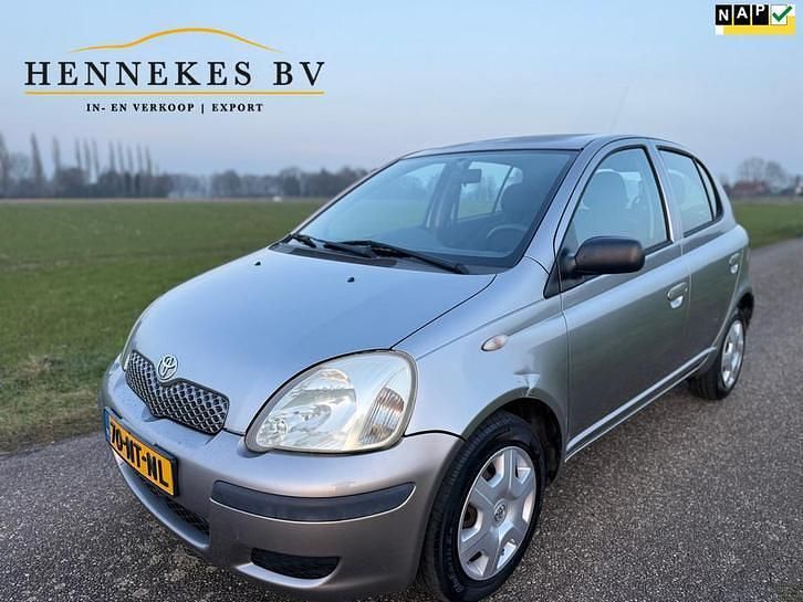 Grijs Occasion 2004 Toyota Yaris Hatchback | € 2.750 (Eerlijke prijs) - Afbeelding 1/4