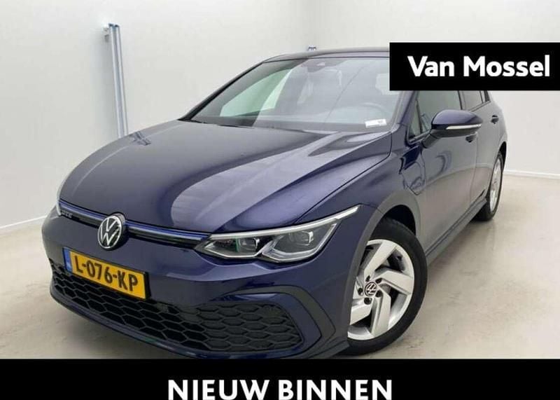 Blauw Gebruikt 2021 VW Golf VIII GTE Hatchback | € 23.900 (Eerlijke prijs) - Afbeelding 1/1