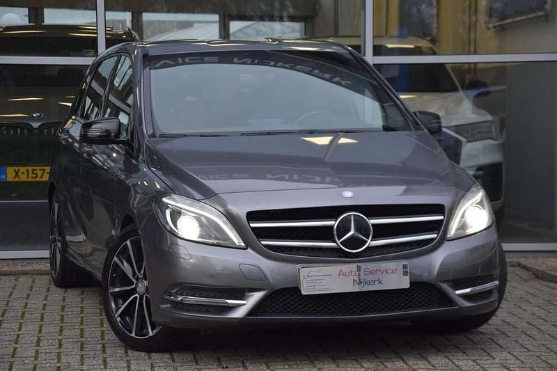 Grijs Gebruikt 2014 Mercedes B180 Ambition MPV | € 8.499 (Super prijs) - Afbeelding 1/4